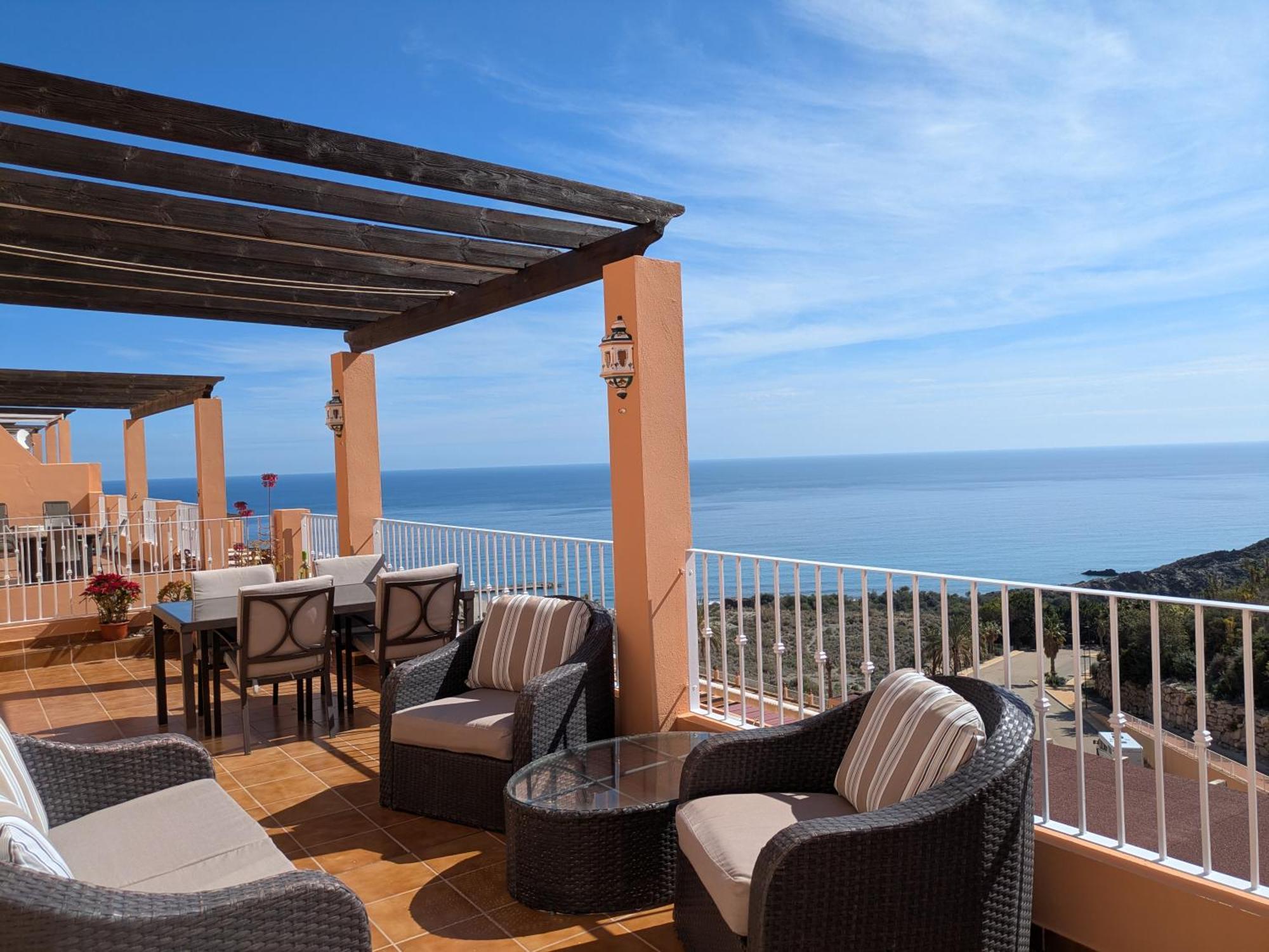 South Facing Apartment, Fantastic Sea Views,terrace, 300m 公寓 *